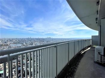 南側バルコニーからの眺望。眺望は将来を保証するものではありません。