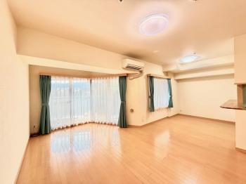 約14.7帖の横長リビング