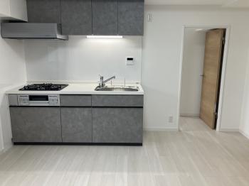 キッチン　上部吊戸棚付