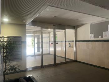 タイル張りのエントランスです。