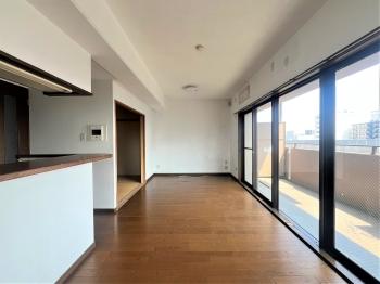 カウンター付き、対面式キッチン。