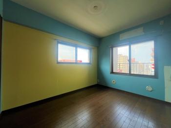 約５．９帖の洋室。