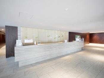 様々なサービスに対応できるコンシェルジュカウンター。