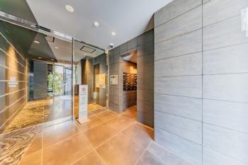 カラーＴＶモニター付きオートロックを備えたエントランス風除室