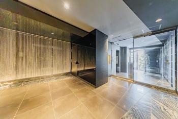 間接照明を設えたエントランスホール