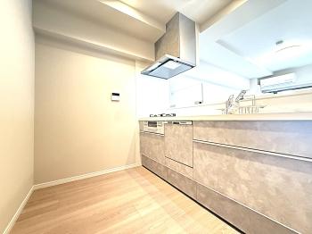 食器洗い乾燥機を備えた対面式キッチン