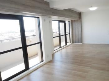 バルコニーからの眺望は開放的な眺望が広がります