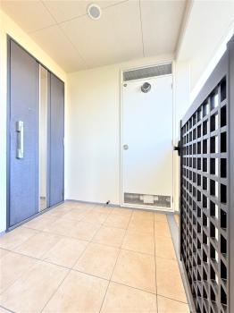 プライベート感を高める玄関ポーチ