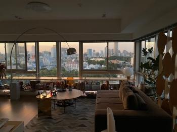 2面採光のリビングダイニング