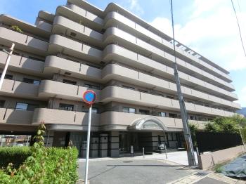 １９９５年３月築、７階建、総戸数７３戸