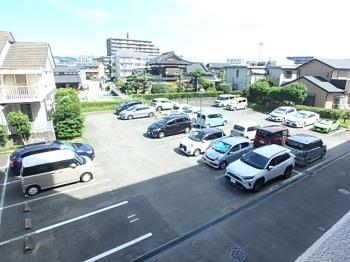 敷地内駐車場空きありです。（2025年10月20日現在月額5000円）