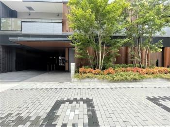 エントランス前