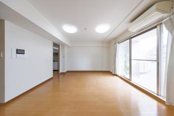 南向きのリビング　床暖房設置（ＣＧで作成したリフォームイメージです）