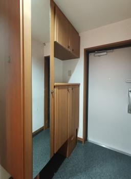 玄関、下足入れ