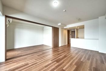 リビングダイニングから洋室3にかけて