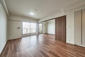 リビングダイニングから洋室3にかけて