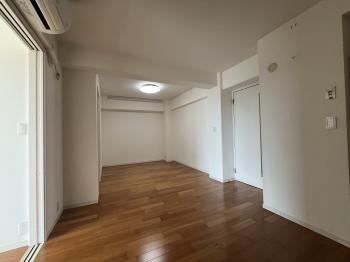 陽光が差し込む、明るい空間。ご家族皆様でゆったりとお寛ぎいただけます