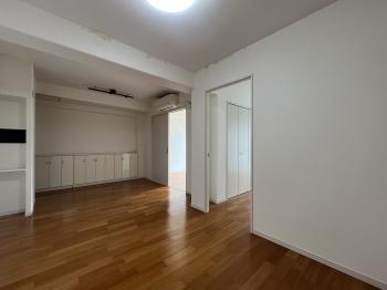 白を基調としており開放的な空間を演出します