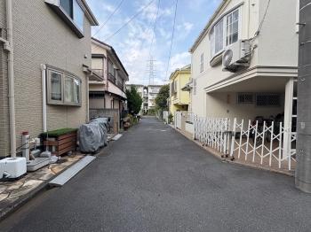 前面道路写真（東側）