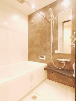 1317サイズの浴室には、冬でも冷たさを感じにくいキレイサーモフロア