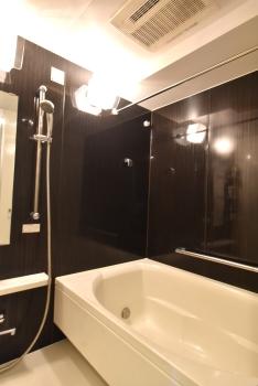 1418サイズの浴室（浴室換気暖房乾燥機付き）