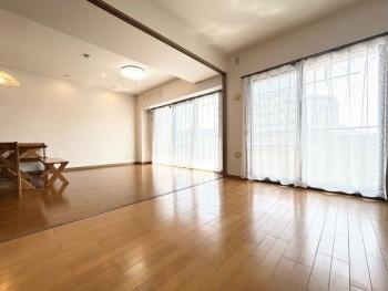 リビング横の洋室