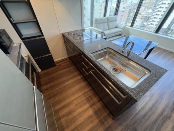 対面型オープンキッチンにはディスポーザー、食器洗浄乾燥機付