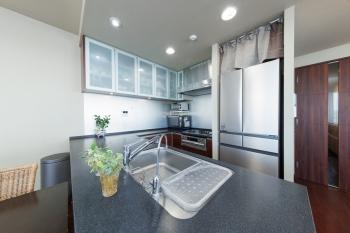 約3.4帖のコの字型キッチン