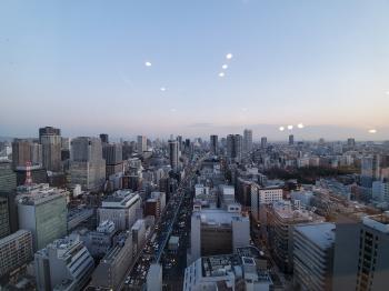 リビングから南側方面を望む。（眺望は永続的に保証されるものではありません）