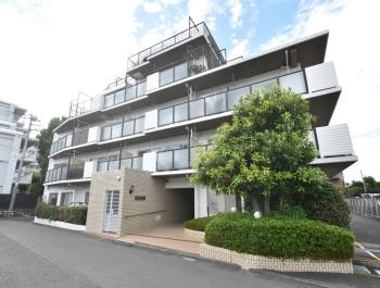 京王線「西調布」駅徒歩12分の立地