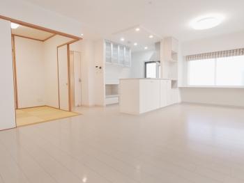 LDK写真　CGで加工したリフォームイメージになります。