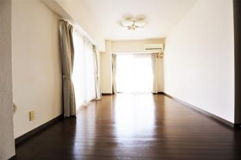 ２面採光の明るいリビングダイニングです。