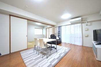 約12.2帖のリビングダイニング（床暖房が足元から温めます）