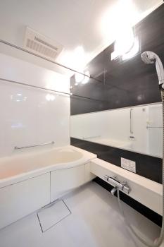 1418サイズの浴室（浴室乾燥機、追い焚き機能付き）