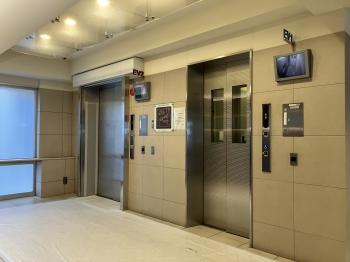 エレベータ２基