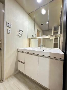 洗面化粧台　CG で作成したリフォームイメージです。