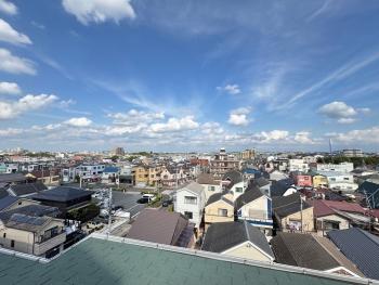 東側ルーフバルコニーからの眺望（眺望は永続的に保証されるものではありません）