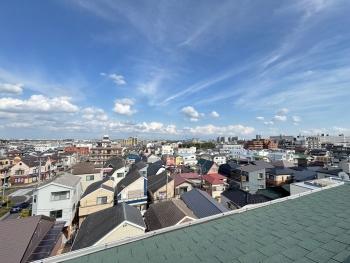 東側ルーフバルコニーからの眺望（眺望は永続的に保証されるものではありません）