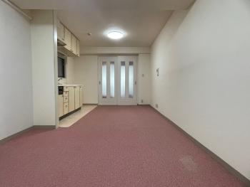 家具の配置がしやすい縦長のリビングダイニング