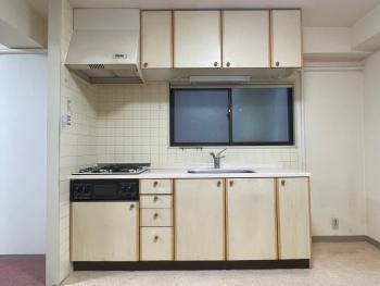 窓があり換気やしやすいキッチン