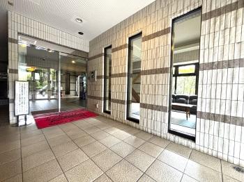 安心のオートロック付きです。