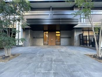 エントランス前