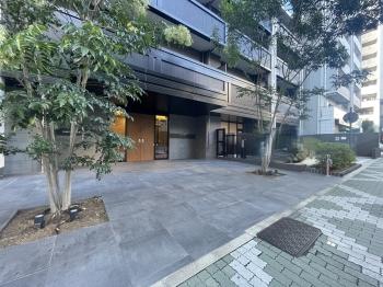 エントランス前