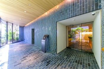 風除室にはオートロックがございます