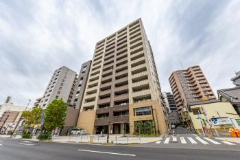 ２０１０年６月築、日比谷線「入谷駅」徒歩１分になります。