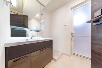 洗面室（現況写真と間取り図面をもとにCGで作成したリフォームイメージです。）