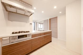 ガラストップの３口コンロ