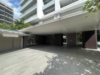 フォレストタワーエントランス外観