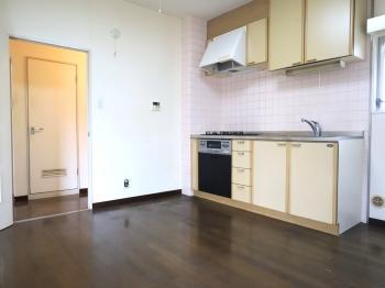 ダイニングキッチン　窓2面あり採光がございます