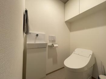 手洗いカウンター付きタンクレストイレ